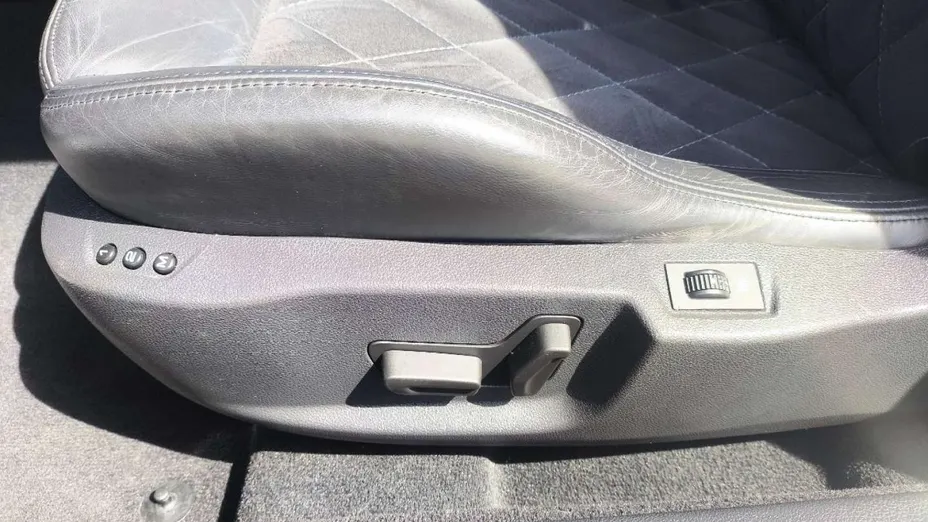PEUGEOT RCZ -
