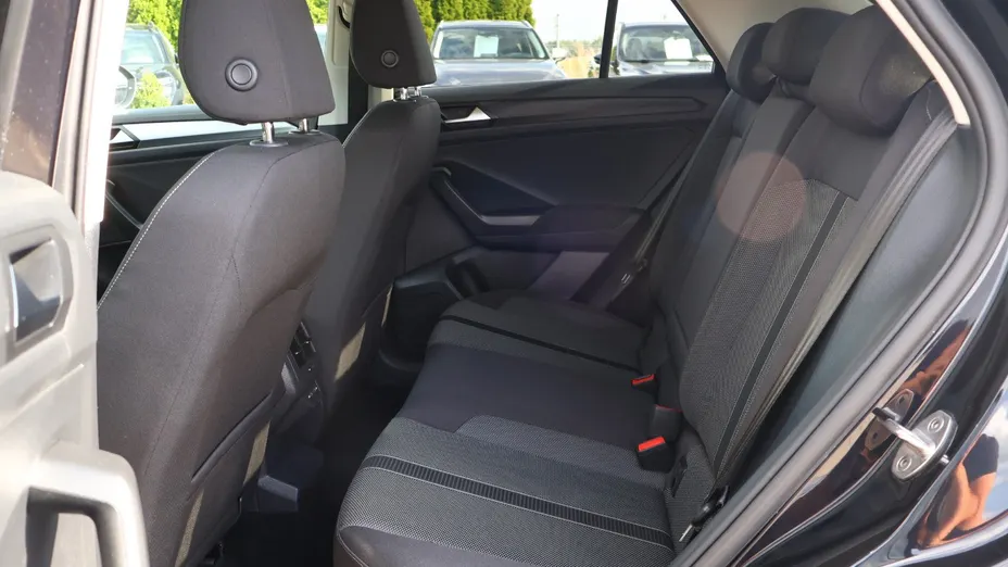 VOLKSWAGEN T-ROC -