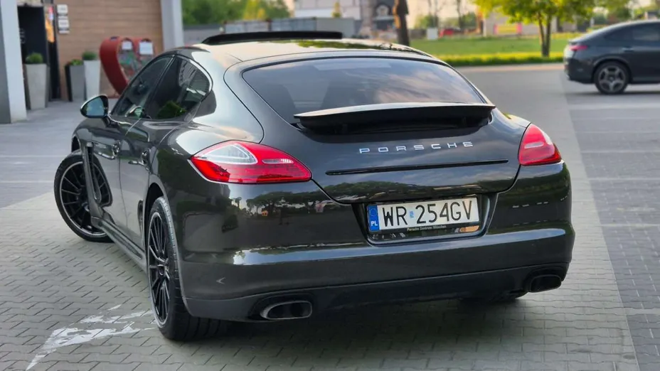 PORSCHE Panamera -