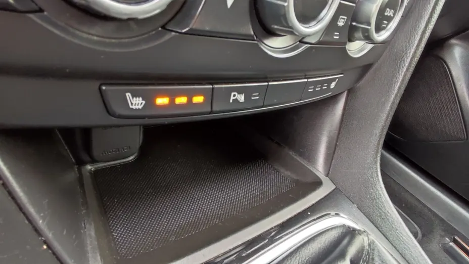 MAZDA 6 -
