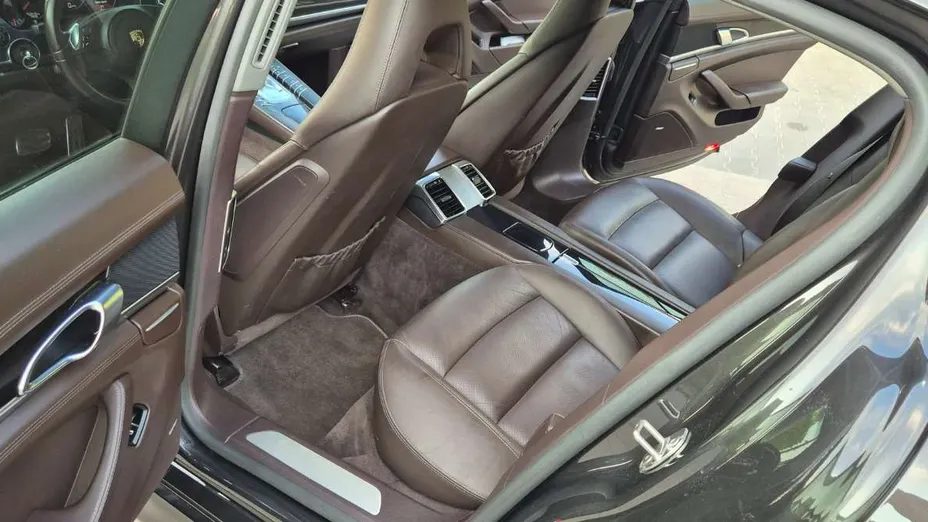 PORSCHE Panamera -