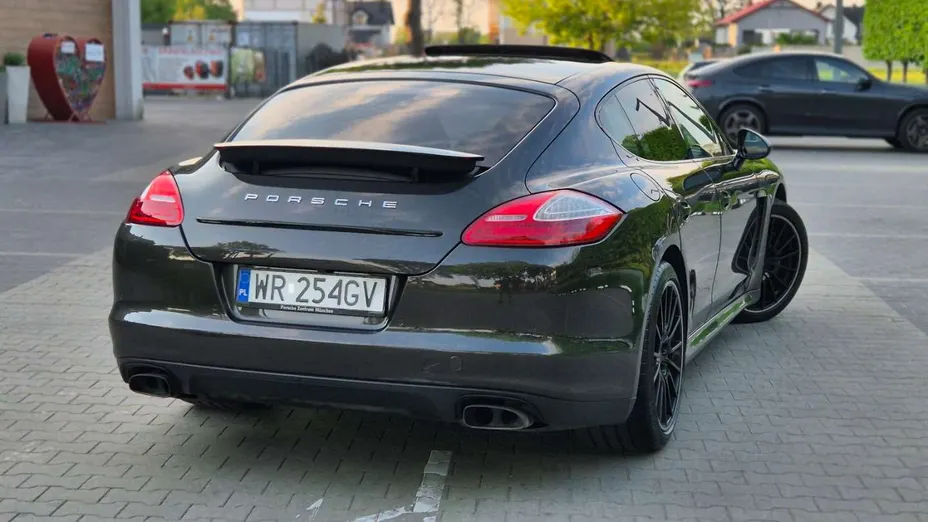 PORSCHE Panamera -