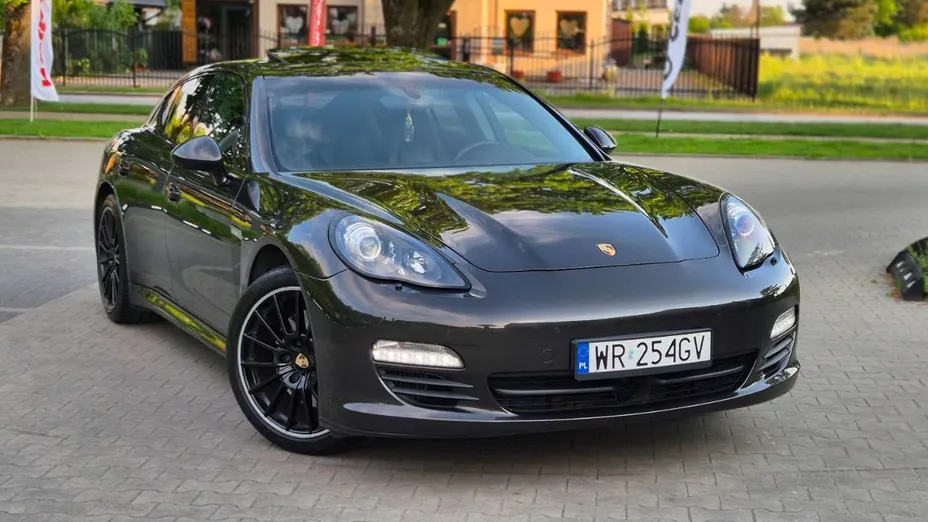 PORSCHE Panamera -