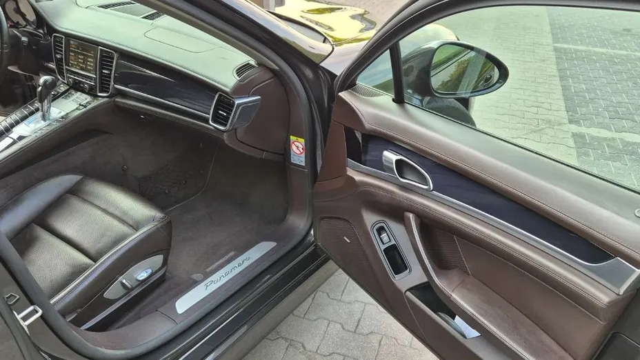 PORSCHE Panamera -