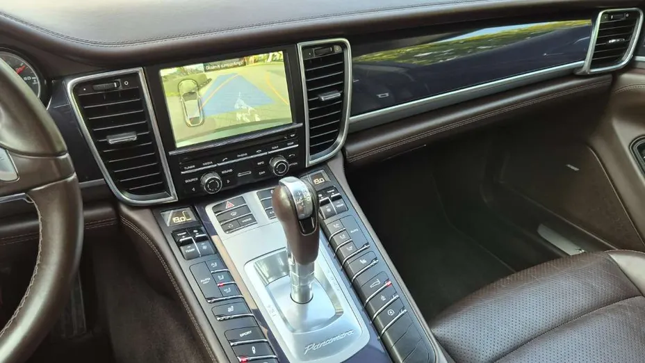 PORSCHE Panamera -