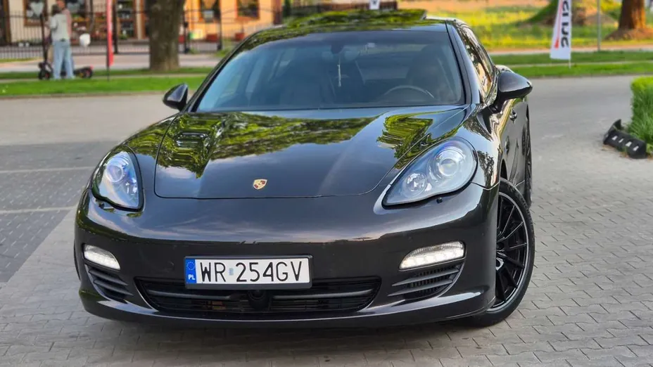 PORSCHE Panamera -