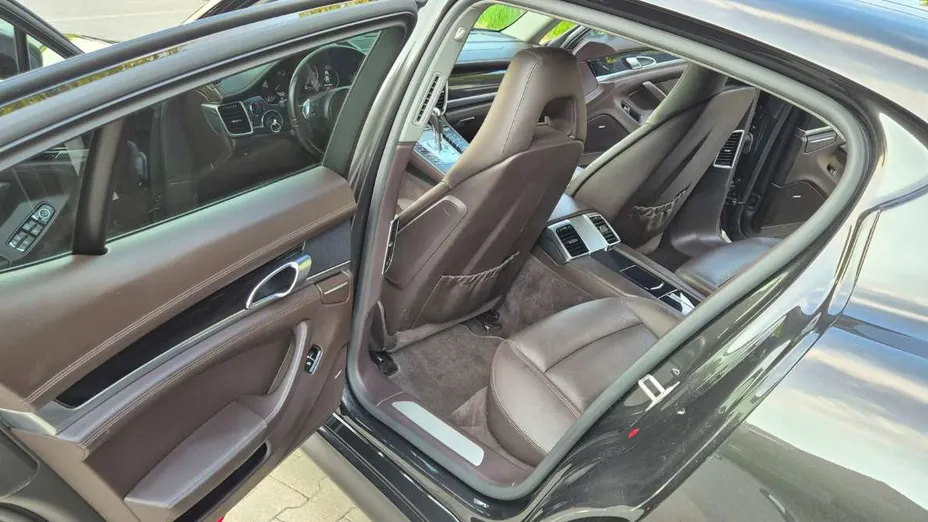 PORSCHE Panamera -