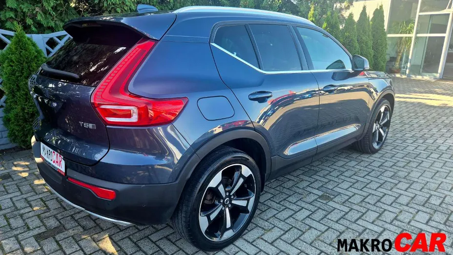 VOLVO XC40 -
