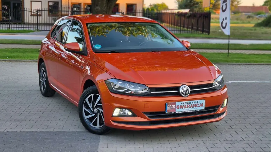VOLKSWAGEN Polo -