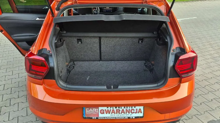 VOLKSWAGEN Polo -
