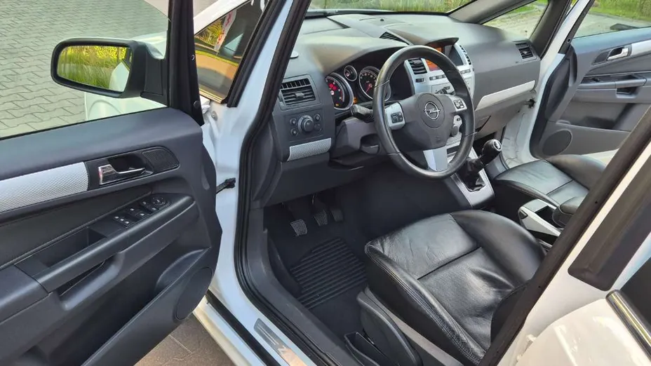 OPEL Zafira -