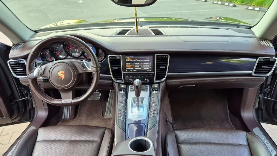 PORSCHE Panamera -