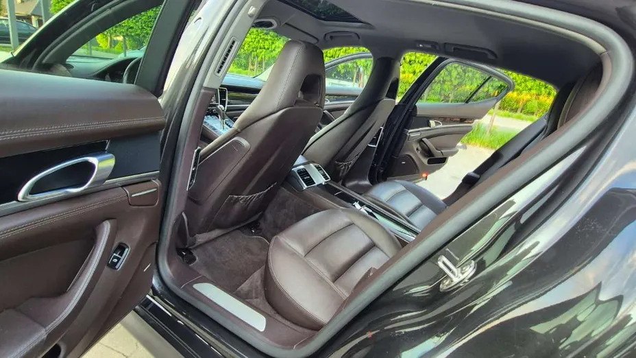 PORSCHE Panamera -