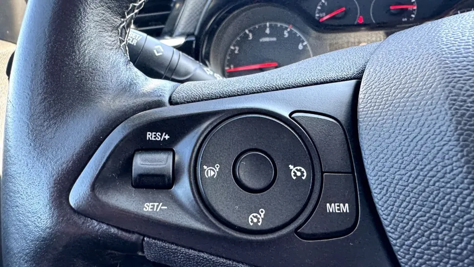 OPEL Corsa -