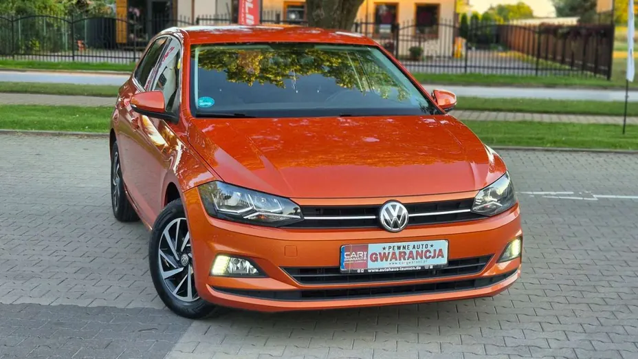 VOLKSWAGEN Polo -