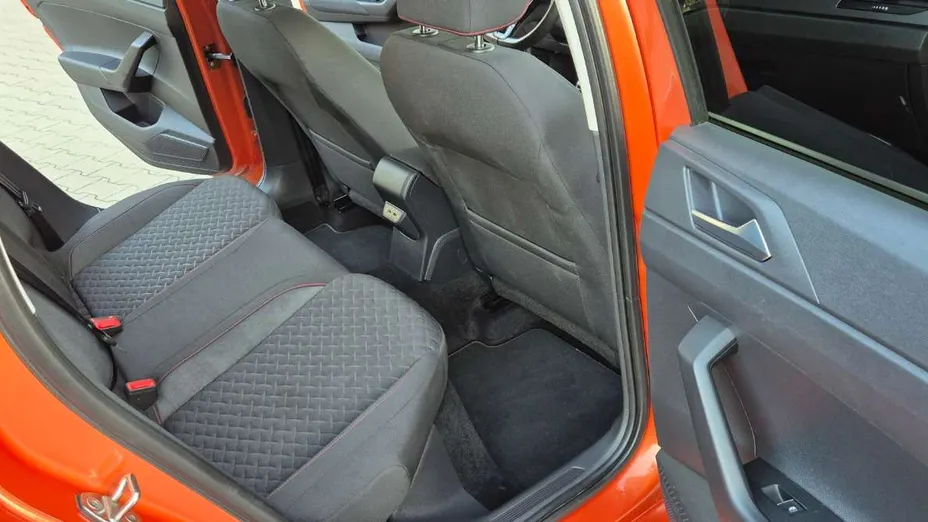 VOLKSWAGEN Polo -