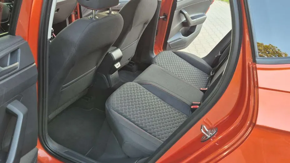 VOLKSWAGEN Polo -