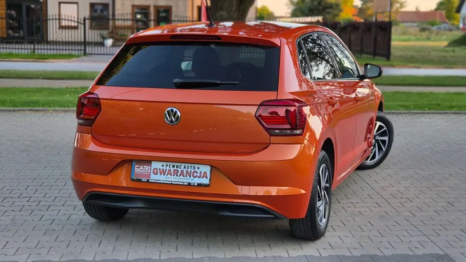 VOLKSWAGEN Polo -