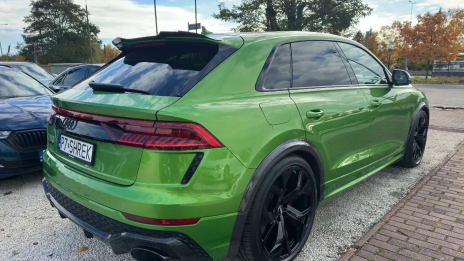 AUDI RS Q8 -