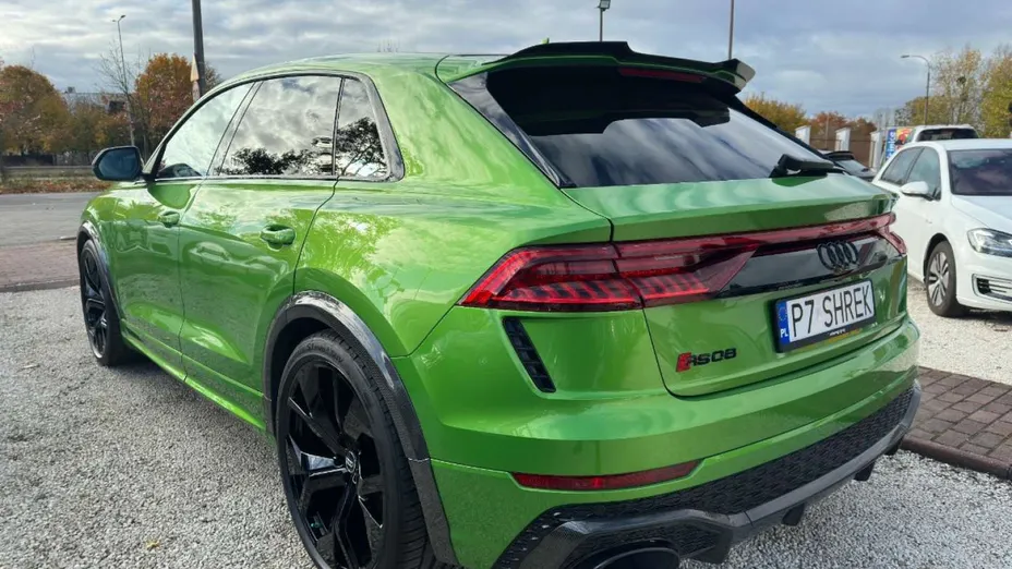 AUDI RS Q8 -