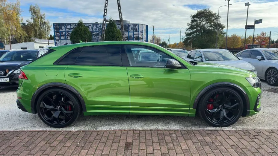 AUDI RS Q8 -