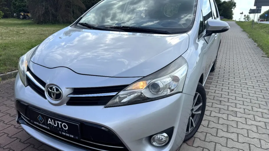TOYOTA Verso -