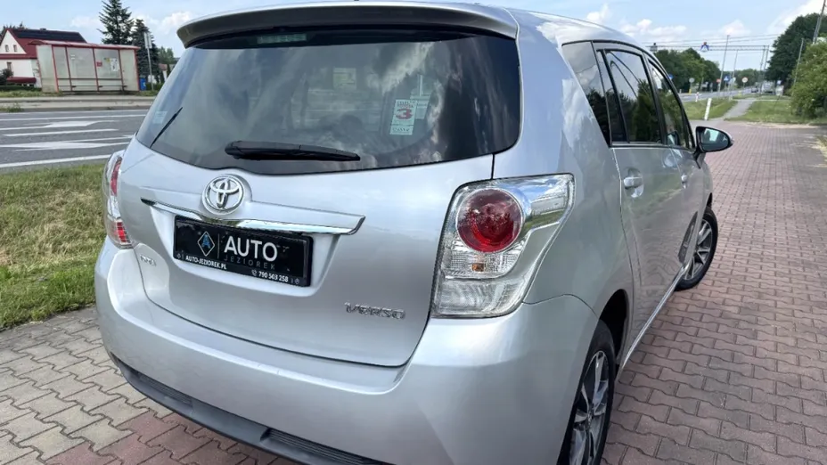TOYOTA Verso -