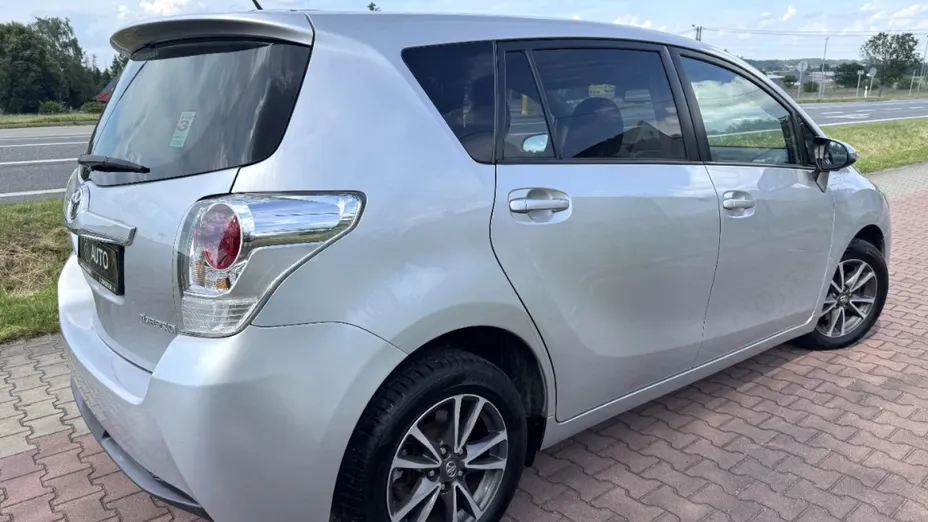 TOYOTA Verso -