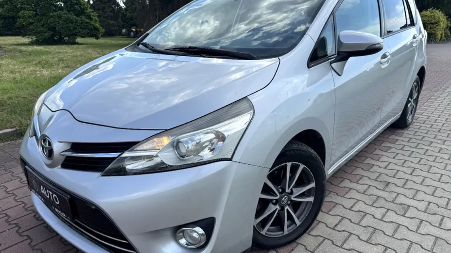 TOYOTA Verso -