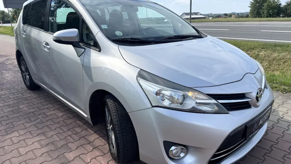 TOYOTA Verso -