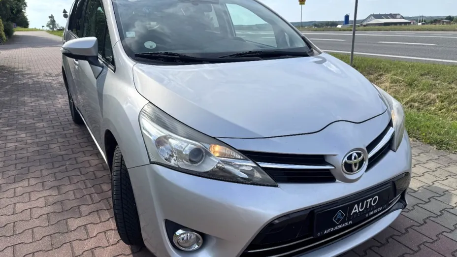 TOYOTA Verso -