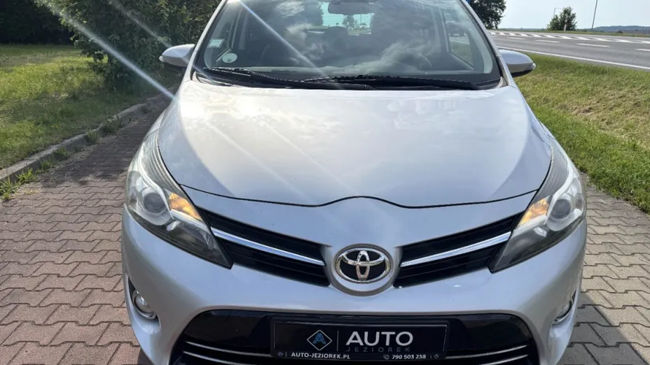 TOYOTA Verso -