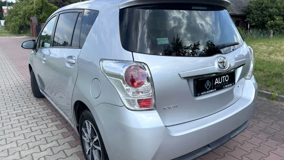 TOYOTA Verso -