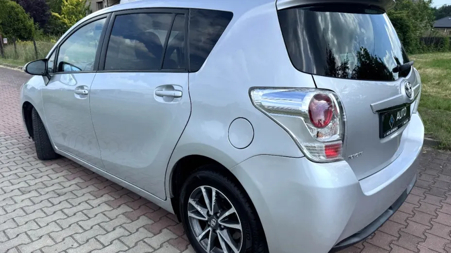 TOYOTA Verso -