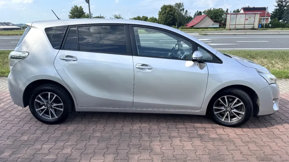 TOYOTA Verso -