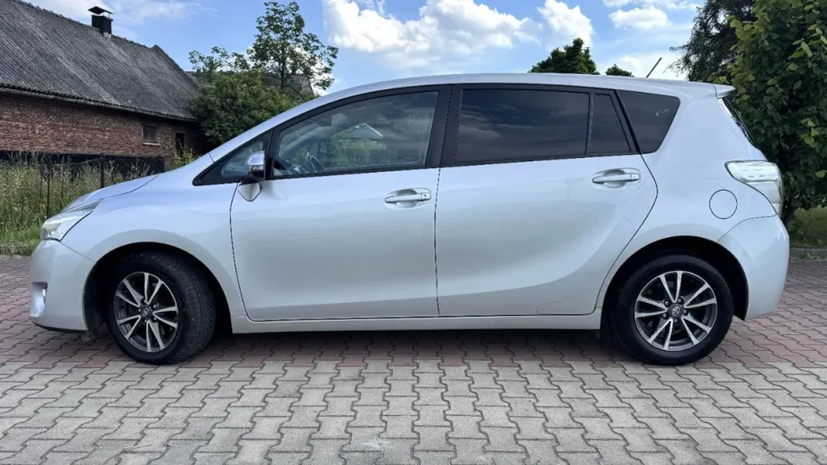 TOYOTA Verso -