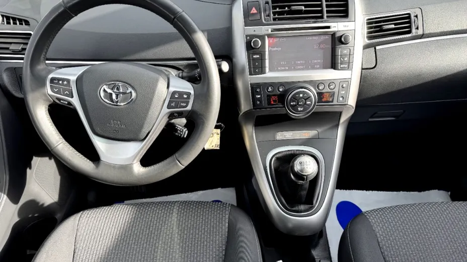 TOYOTA Verso -