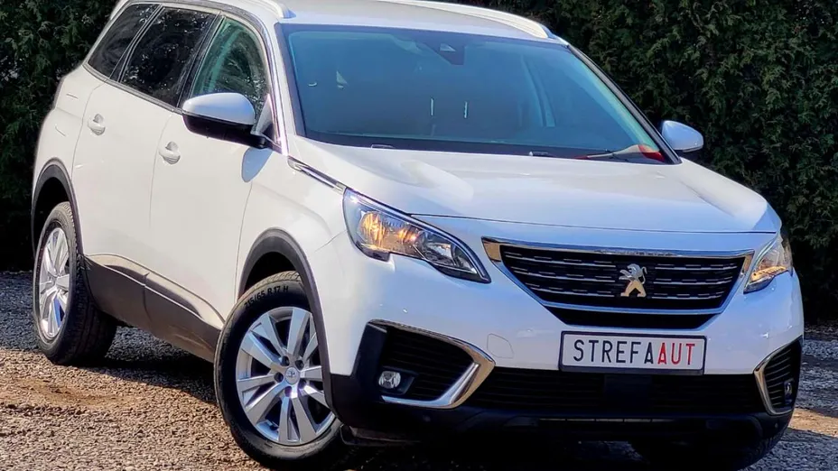 PEUGEOT 5008 -