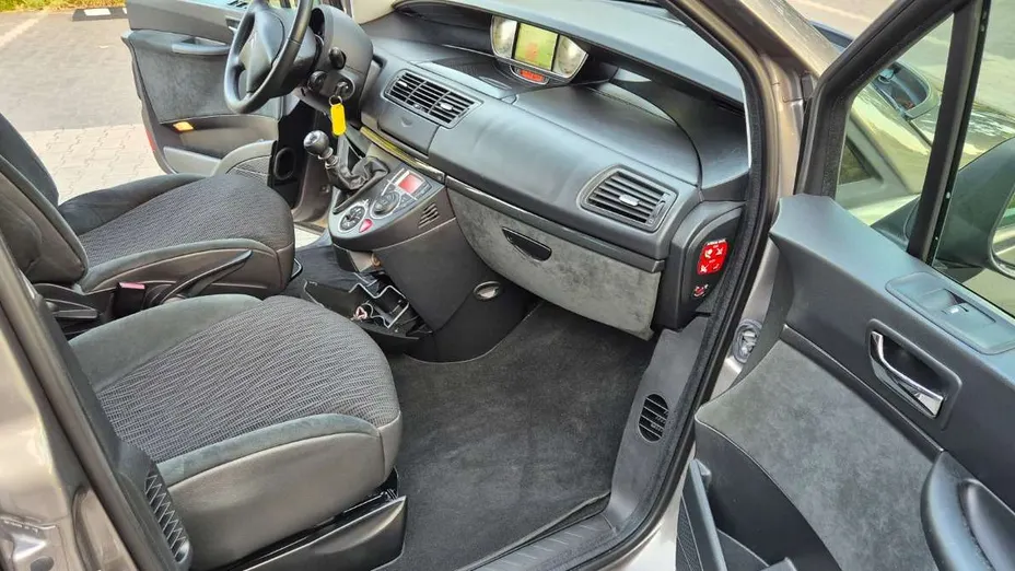 CITROEN C8 -