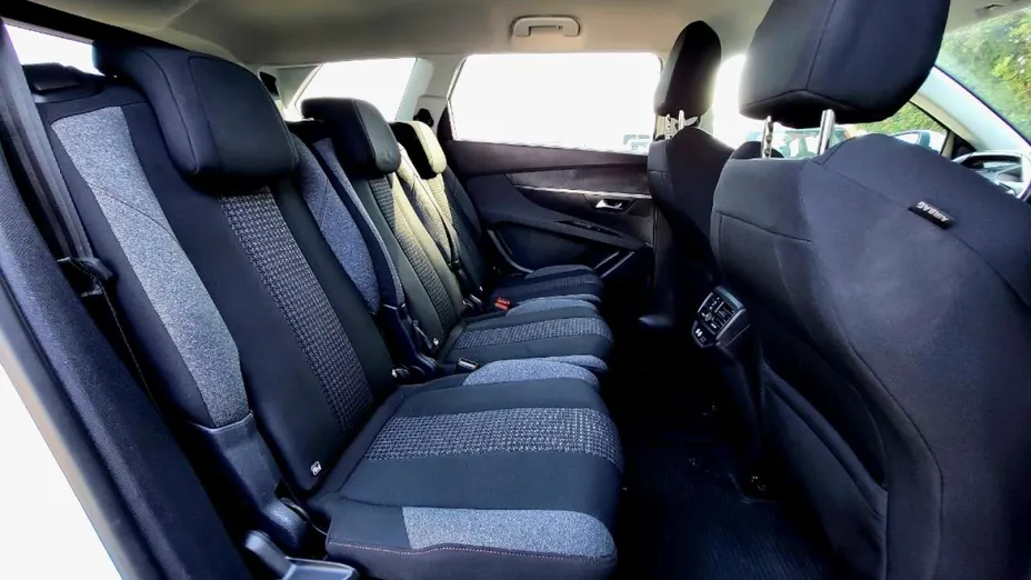 PEUGEOT 5008 -