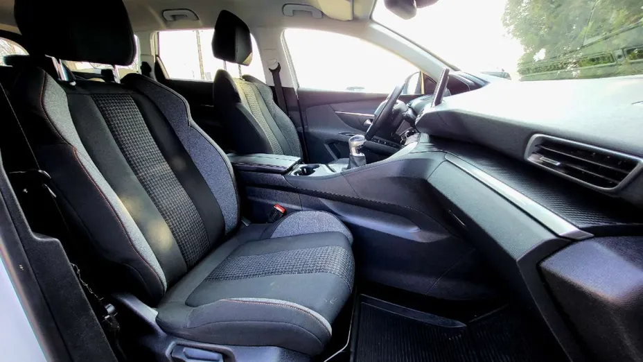 PEUGEOT 5008 -