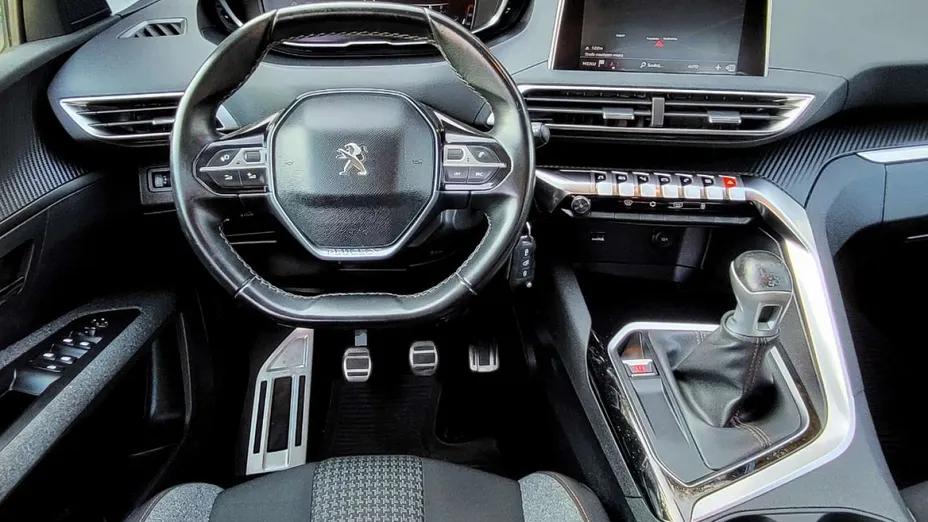 PEUGEOT 5008 -