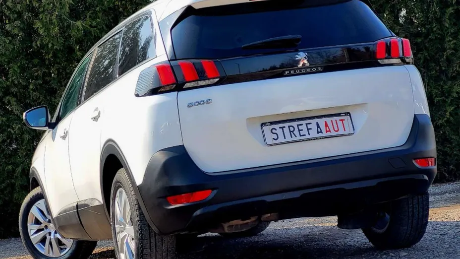 PEUGEOT 5008 -
