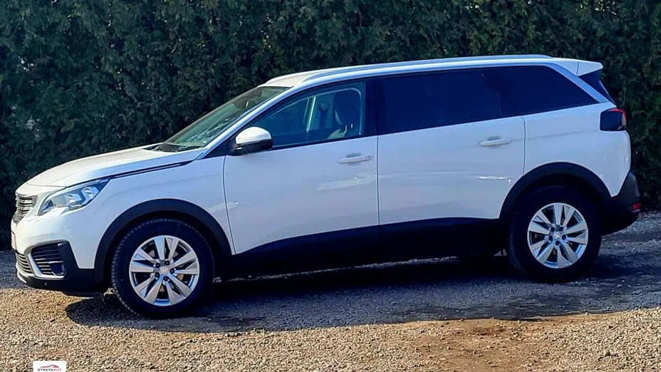 PEUGEOT 5008 -