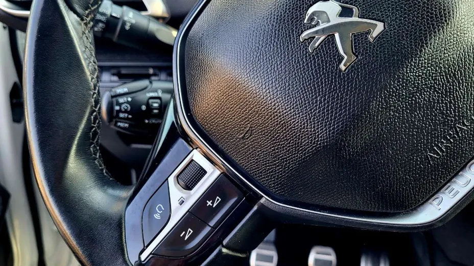 PEUGEOT 5008 -