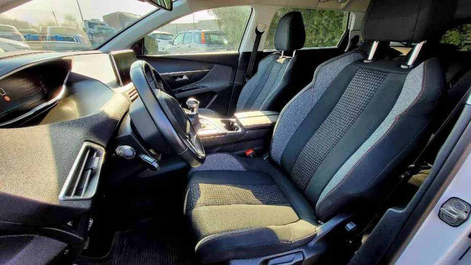 PEUGEOT 5008 -