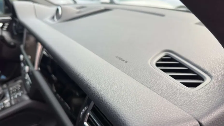 PORSCHE Macan -