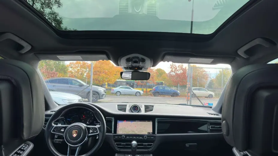 PORSCHE Macan -