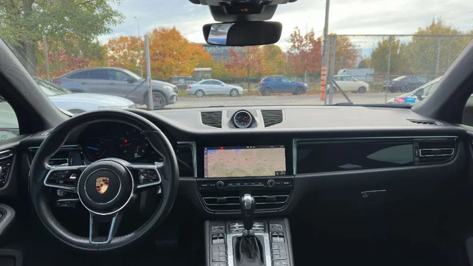 PORSCHE Macan -