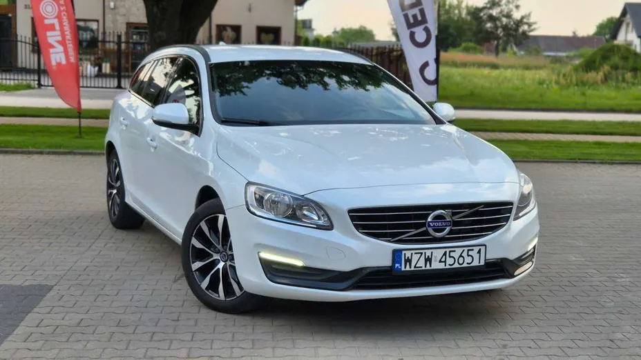 VOLVO V60 -